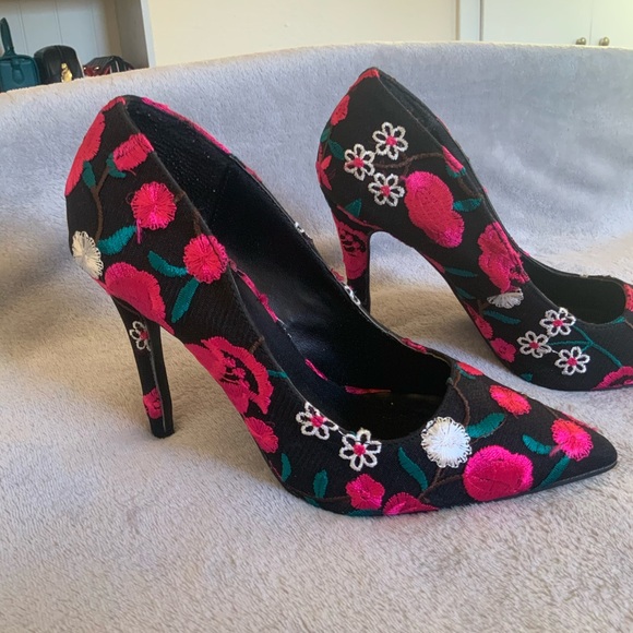 stiletto heels - Picture 2 of 4